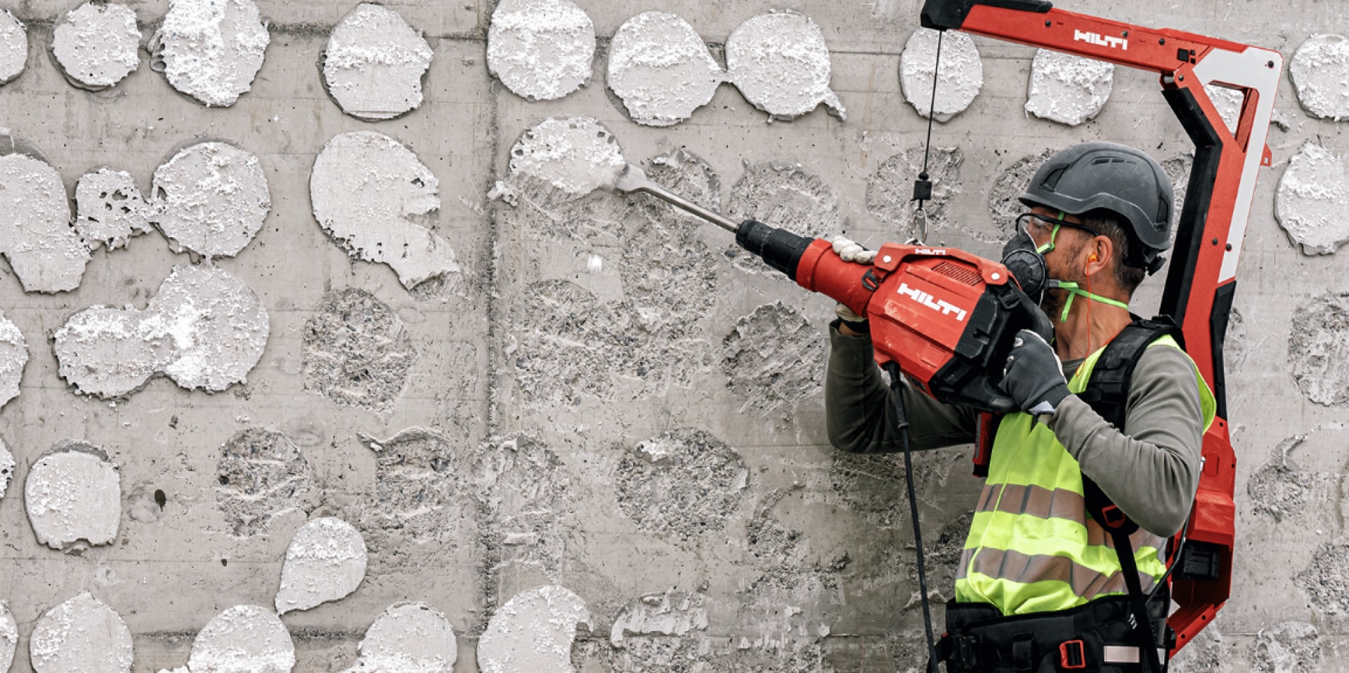 jobsite worker using Hilti Tool balancer